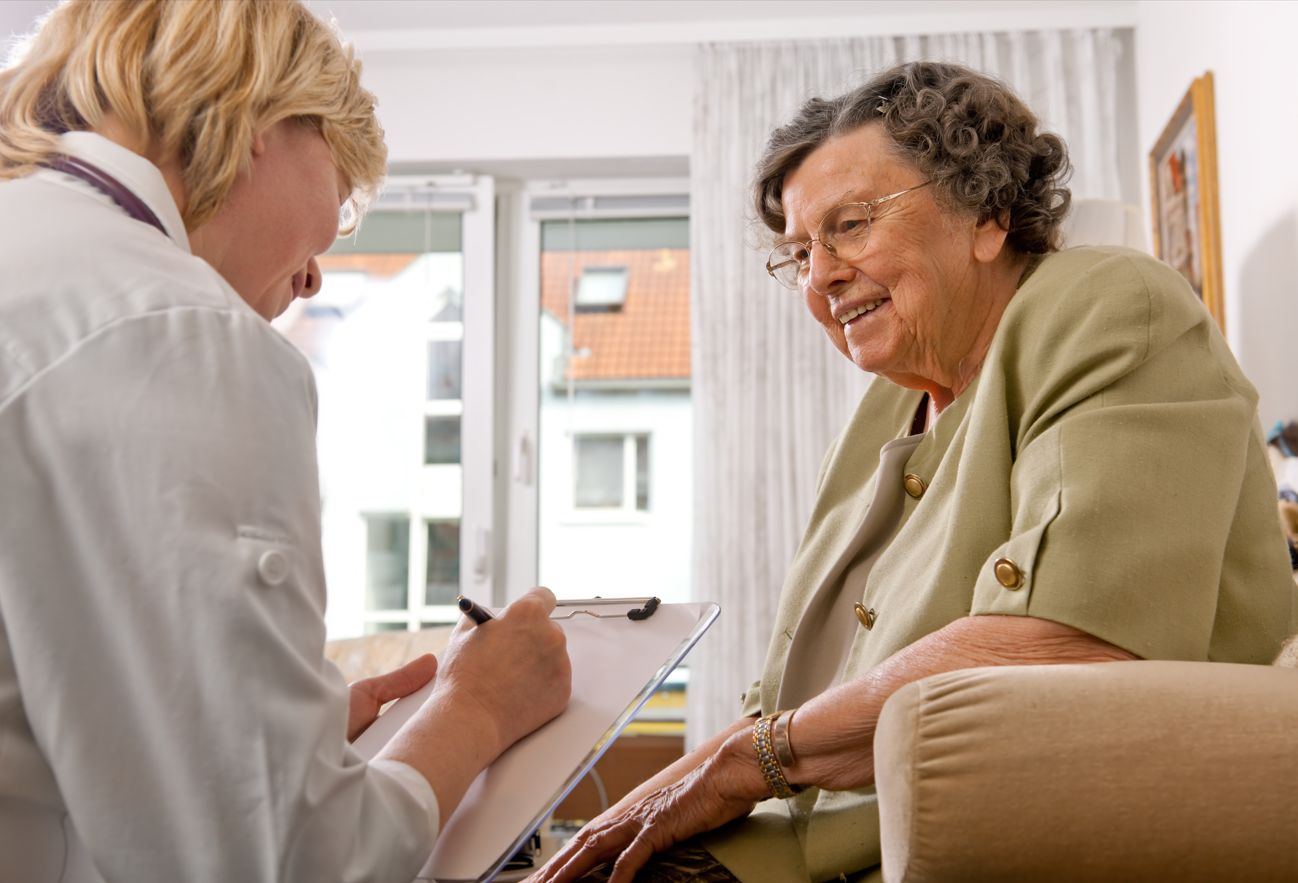 A care manager providing coordinated care services to a medicare advantage health plan member.